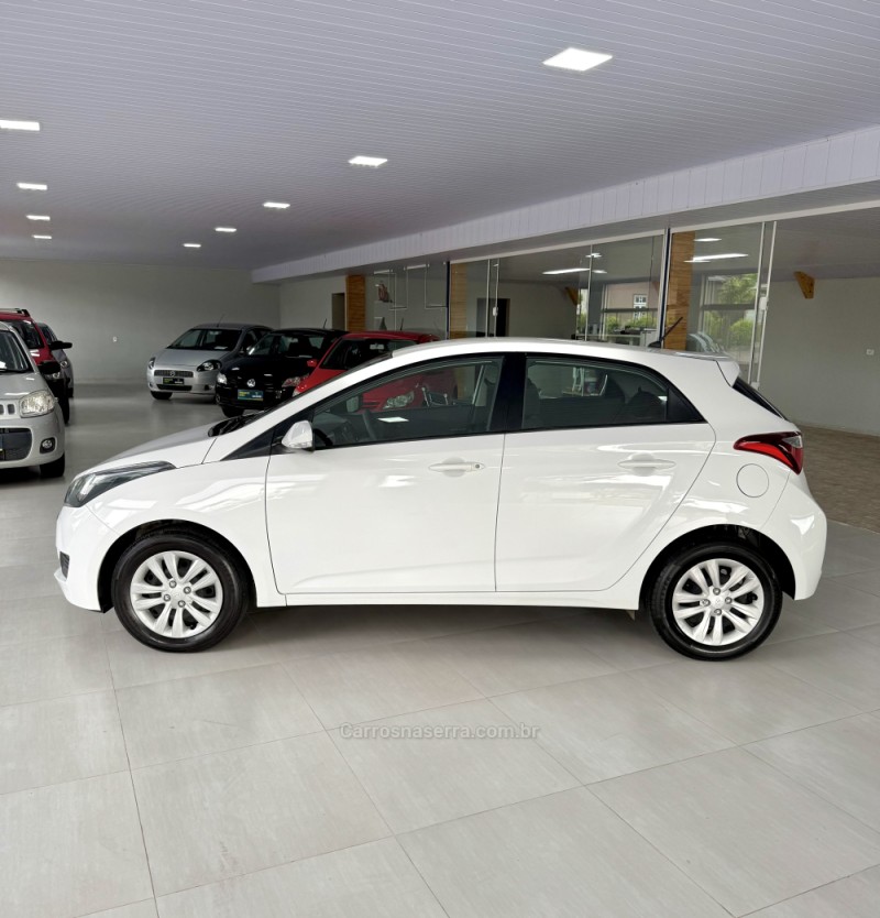 HB20 1.0 COMFORT PLUS 12V FLEX 4P MANUAL - 2019 - VILA FLORES