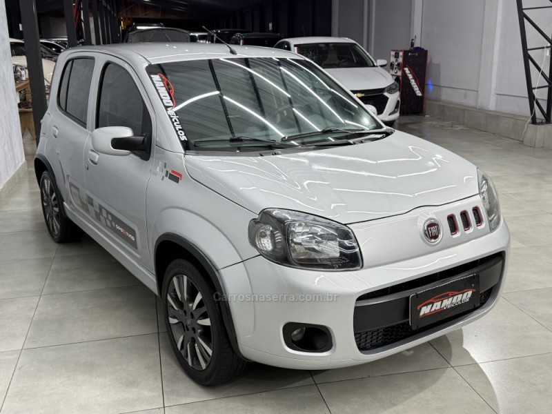 UNO 1.4 EVO SPORTING 8V FLEX 4P MANUAL - 2011 - SAPIRANGA