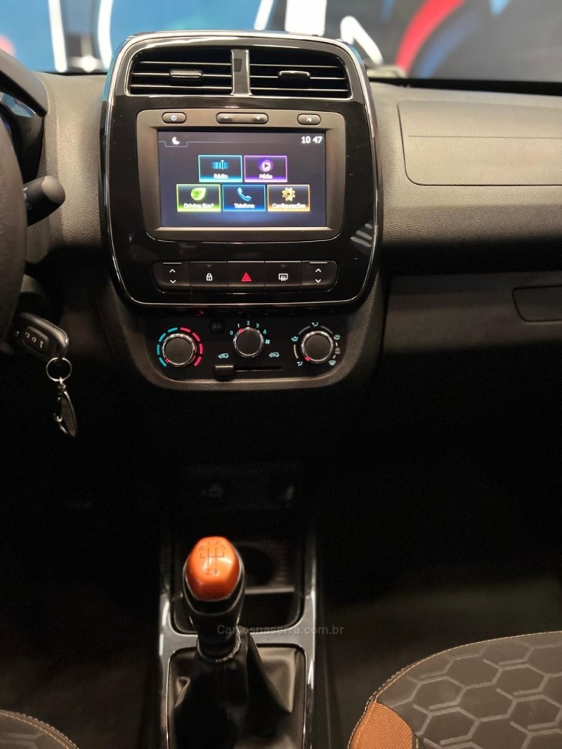 KWID 1.0 12V OUTSIDER FLEX 4P MANUAL - 2022 - NOVO HAMBURGO