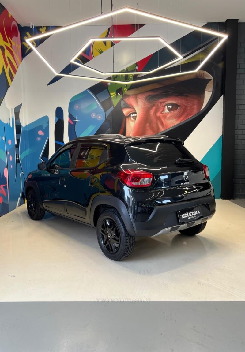 KWID 1.0 12V OUTSIDER FLEX 4P MANUAL - 2022 - NOVO HAMBURGO