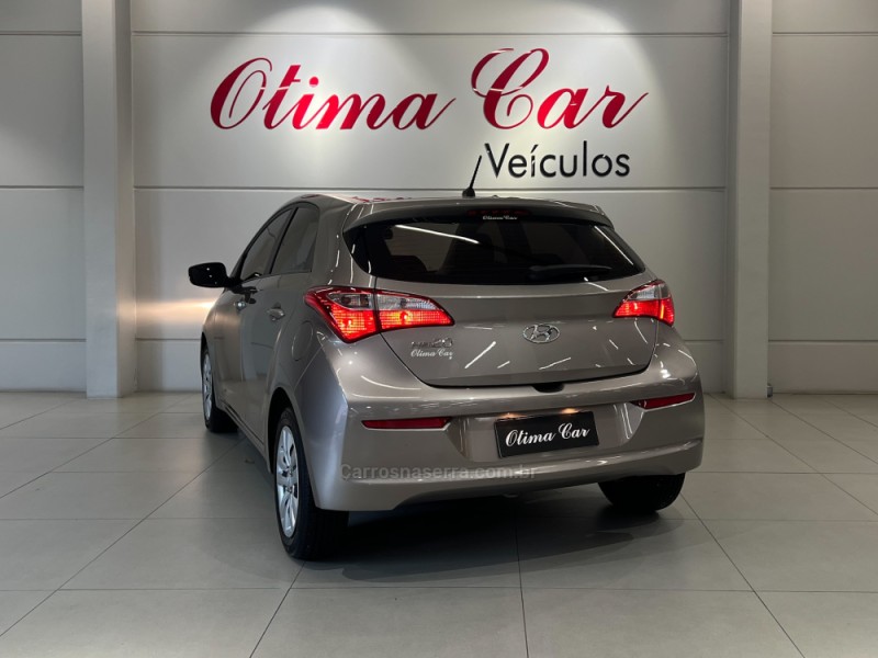 HB20 1.0 COMFORT PLUS 12V FLEX 4P MANUAL - 2017 - FLORES DA CUNHA