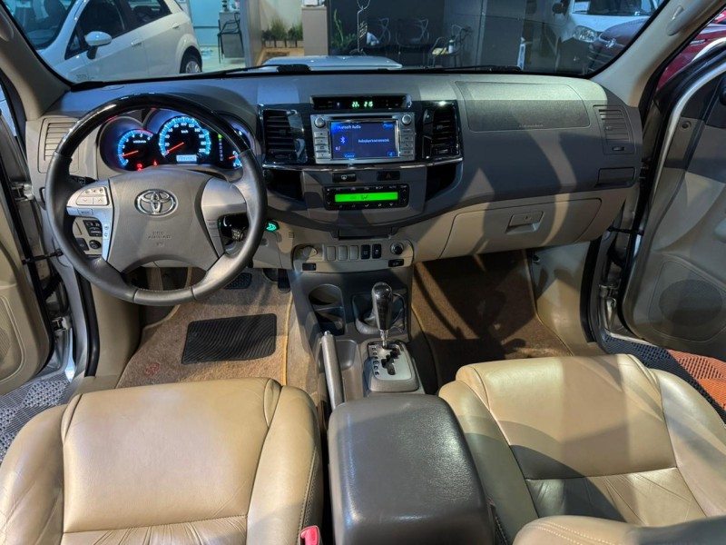 HILUX SW4 3.0 SRV 4X4 7 LUGARES 16V TURBO INTERCOOLER DIESEL 4P AUTOMÁTICO - 2012 - ANTôNIO PRADO