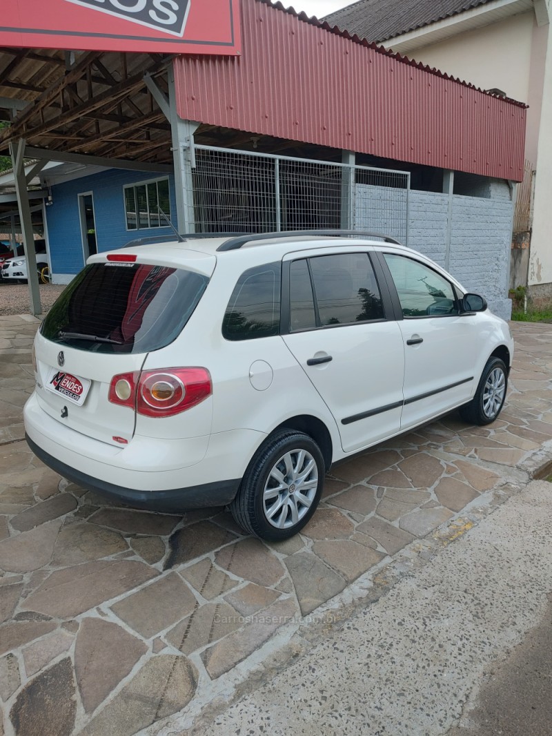 SPACEFOX 1.6 MI 8V FLEX 4P MANUAL - 2010 - TRêS COROAS