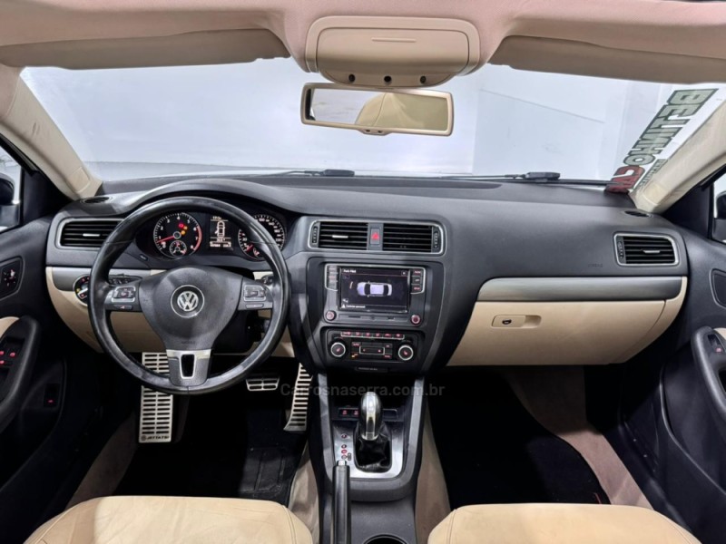 JETTA 2.0 TSI HIGHLINE 211CV GASOLINA 4P TIPTRONIC - 2012 - ESTâNCIA VELHA