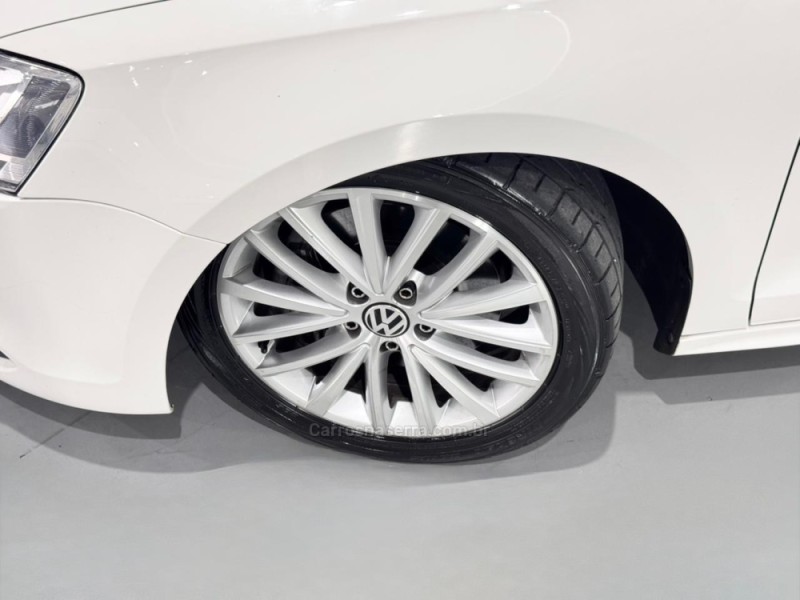 JETTA 2.0 TSI HIGHLINE 211CV GASOLINA 4P TIPTRONIC - 2012 - ESTâNCIA VELHA