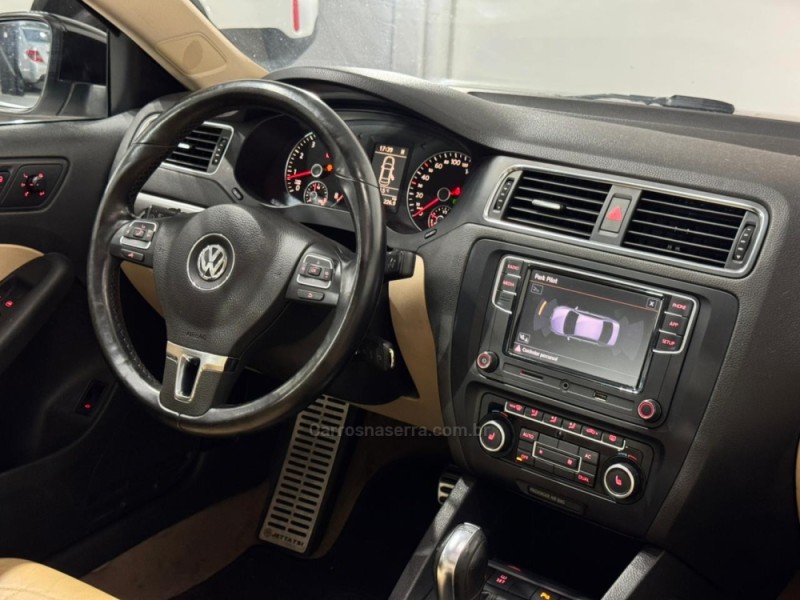 JETTA 2.0 TSI HIGHLINE 211CV GASOLINA 4P TIPTRONIC - 2012 - ESTâNCIA VELHA