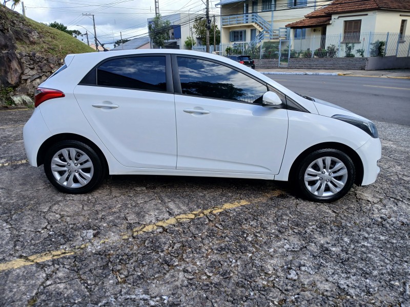 HB20 1.0 COMFORT PLUS 12V FLEX 4P MANUAL - 2016 - FARROUPILHA