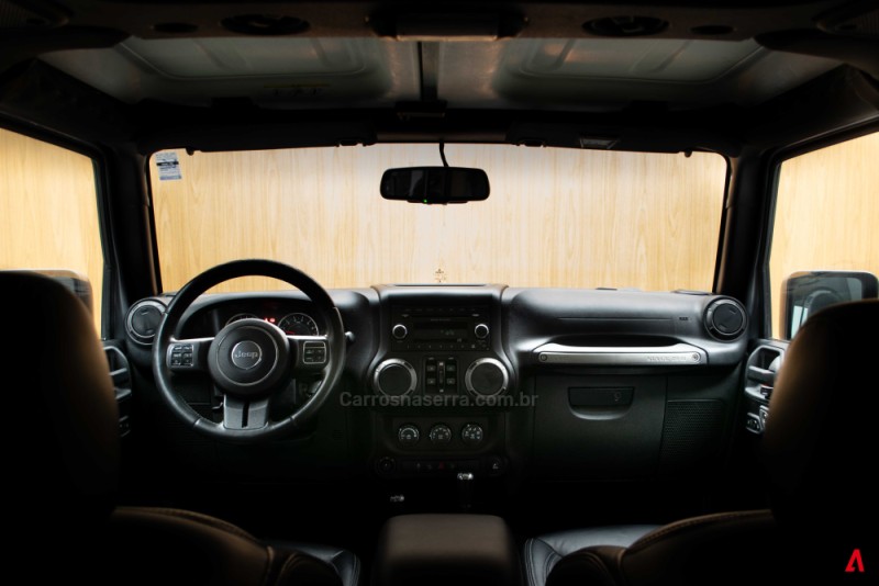 WRANGLER 3.6 UNLIMITED SPORT 4X4 V6 GASOLINA 4P AUTOMÁTICO - 2015 - GARIBALDI