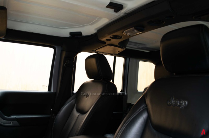 WRANGLER 3.6 UNLIMITED SPORT 4X4 V6 GASOLINA 4P AUTOMÁTICO - 2015 - GARIBALDI