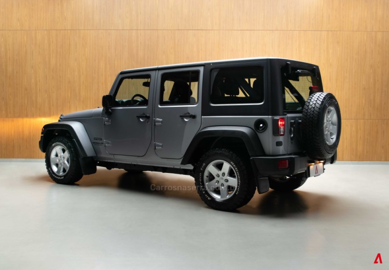 WRANGLER 3.6 UNLIMITED SPORT 4X4 V6 GASOLINA 4P AUTOMÁTICO - 2015 - GARIBALDI