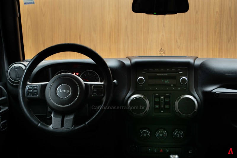 WRANGLER 3.6 UNLIMITED SPORT 4X4 V6 GASOLINA 4P AUTOMÁTICO - 2015 - GARIBALDI
