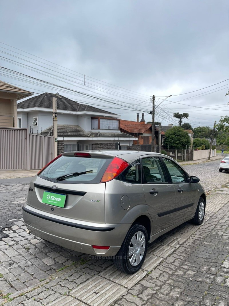 FOCUS 1.6 8V FLEX 4P MANUAL - 2009 - BENTO GONçALVES