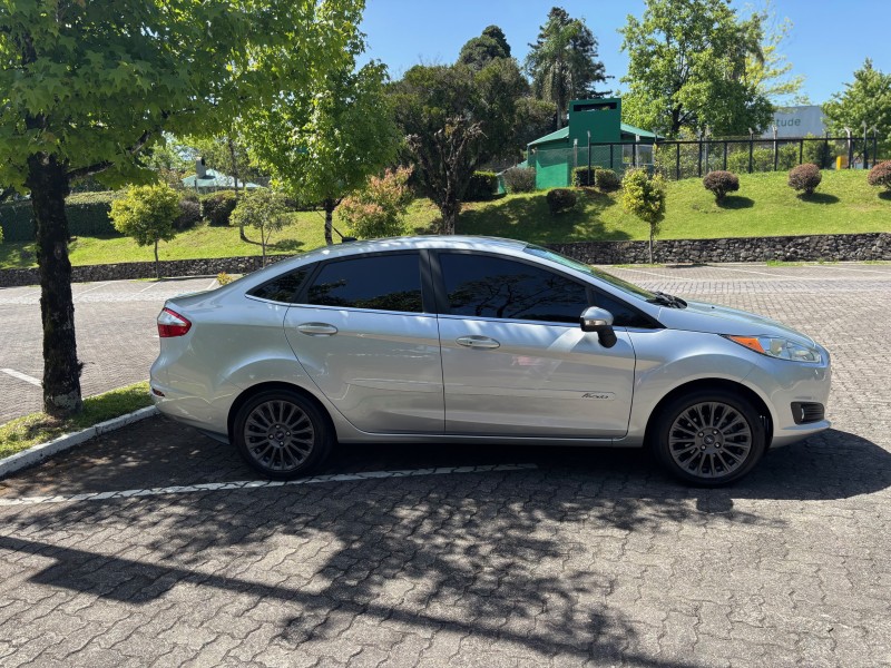 FIESTA 1.6 TITANIUM SEDAN 16V FLEX 4P AUTOMÁTICO - 2016 - CAXIAS DO SUL