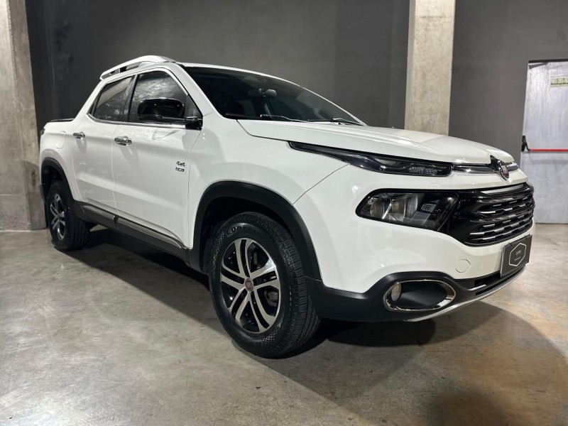 TORO 2.0 16V TURBO DIESEL VOLCANO AT9 4X4 AUTOMÁTICO - 2018 - CAXIAS DO SUL