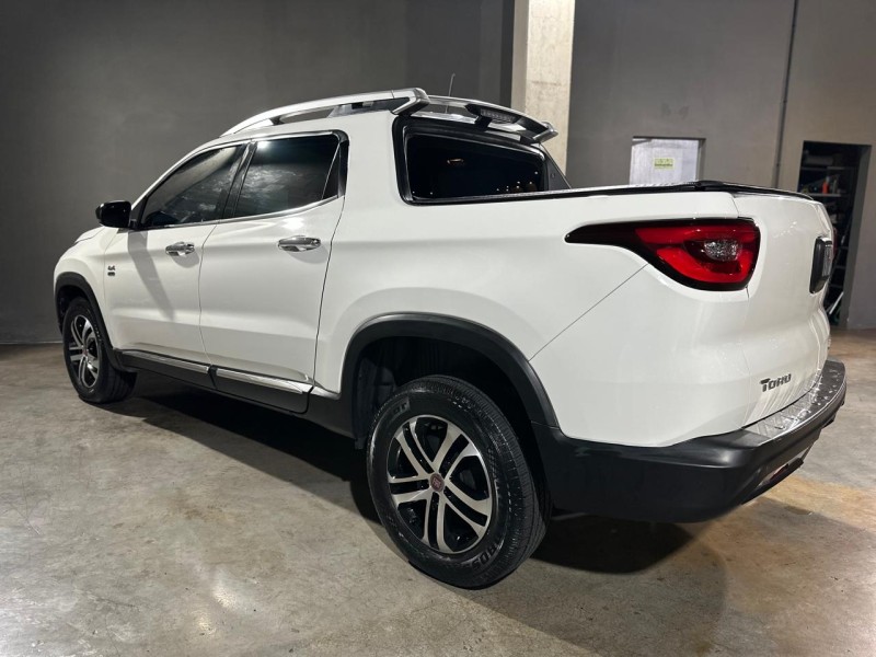 TORO 2.0 16V TURBO DIESEL VOLCANO AT9 4X4 AUTOMÁTICO - 2018 - CAXIAS DO SUL