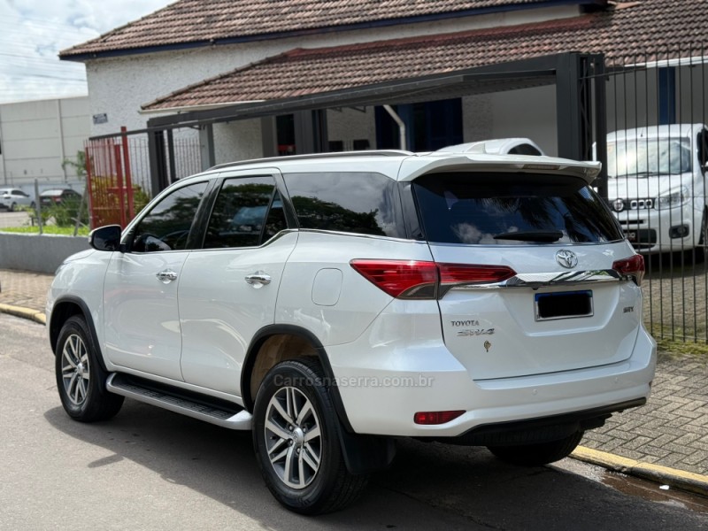 HILUX SW4 2.8 SRX 4X4 7 LUGARES 16V TURBO INTERCOOLER DIESEL 4P AUTOMÁTICO - 2017 - PAROBé