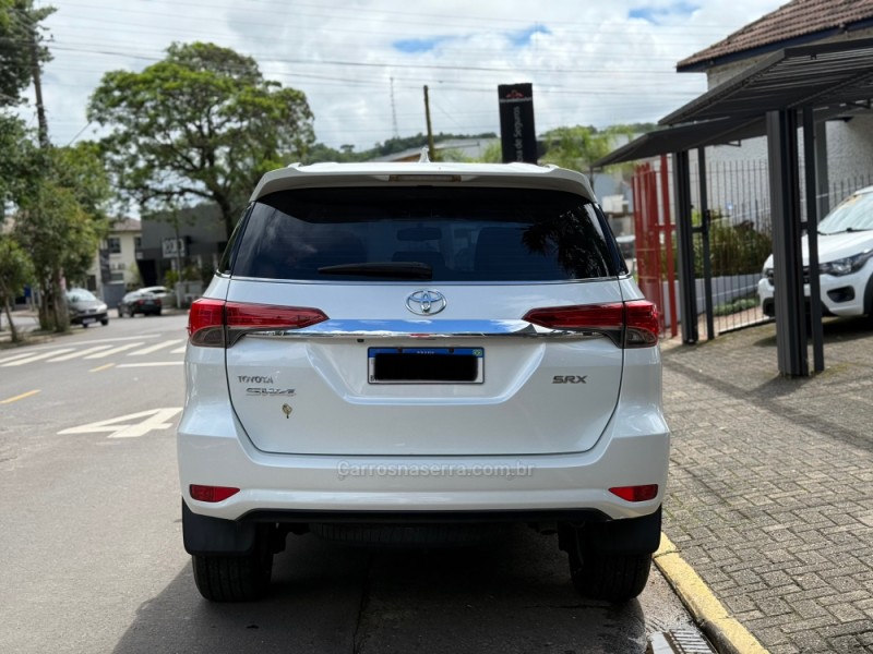 HILUX SW4 2.8 SRX 4X4 7 LUGARES 16V TURBO INTERCOOLER DIESEL 4P AUTOMÁTICO - 2017 - PAROBé