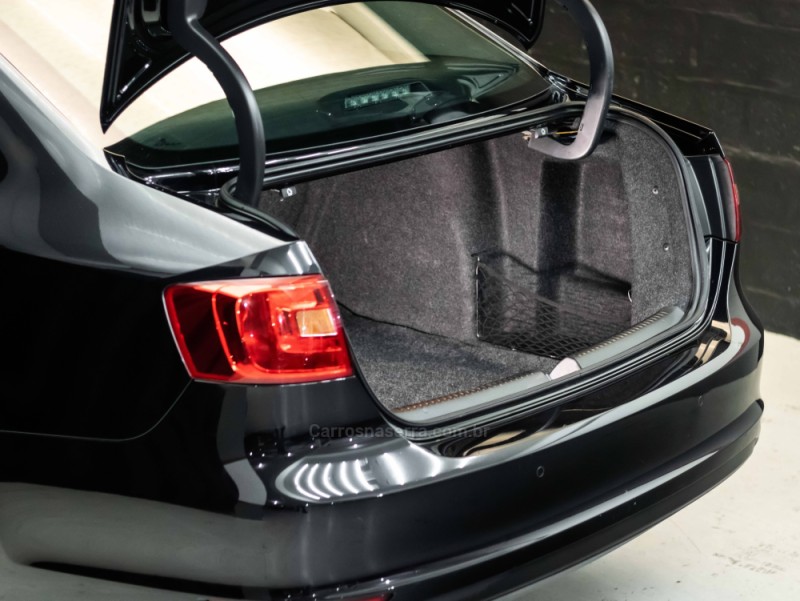 JETTA 2.0 COMFORTLINE FLEX 4P TIPTRONIC - 2013 - CAXIAS DO SUL