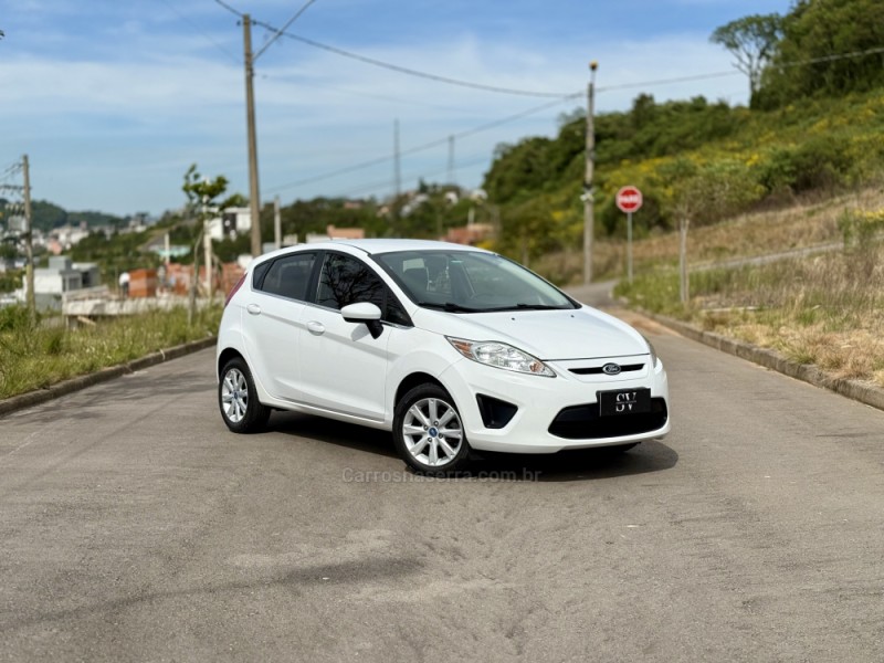 FIESTA 1.6 SE HATCH 16V FLEX 4P MANUAL - 2013 - CAXIAS DO SUL