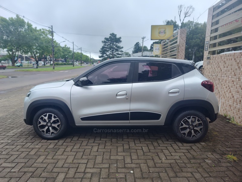 KWID 1.0 12V SCE FLEX INTENSE MANUAL - 2023 - CANELA