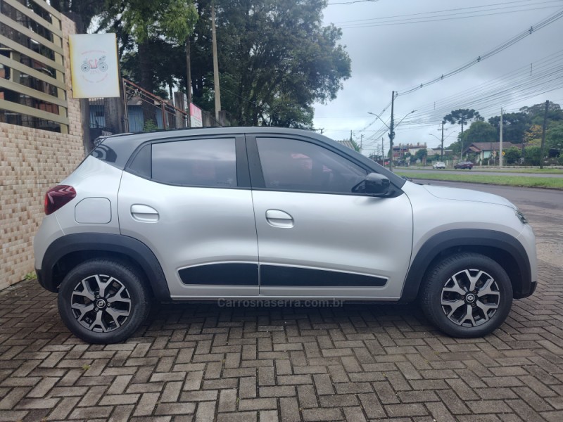 KWID 1.0 12V SCE FLEX INTENSE MANUAL - 2023 - CANELA
