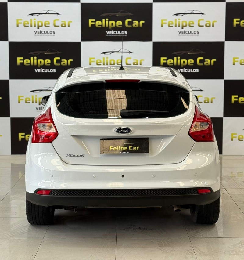 FOCUS 1.6 SE HATCH 16V FLEX 4P AUTOMÁTICO - 2014 - CAXIAS DO SUL