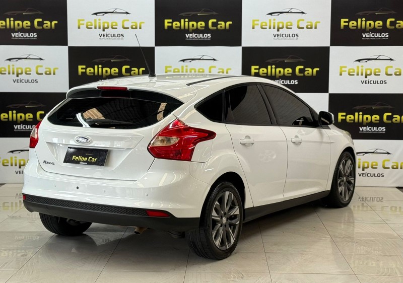FOCUS 1.6 SE HATCH 16V FLEX 4P AUTOMÁTICO - 2014 - CAXIAS DO SUL