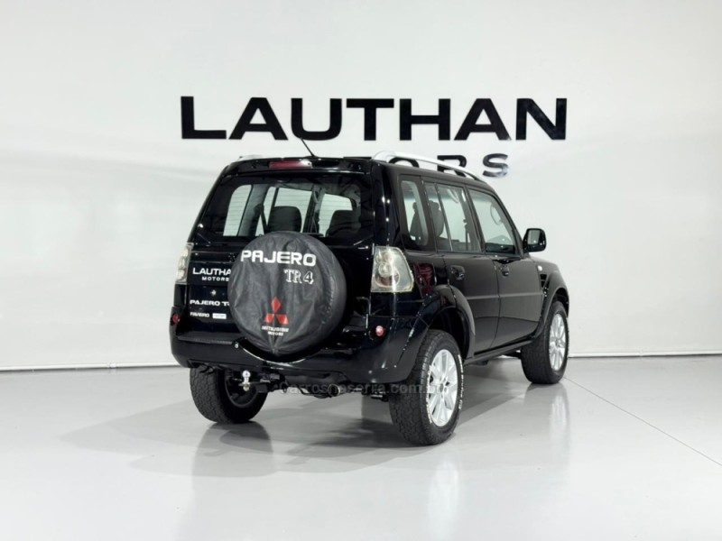 PAJERO TR4 2.0 4X4 16V 140CV FLEX 4P MANUAL - 2011 - NOVO HAMBURGO