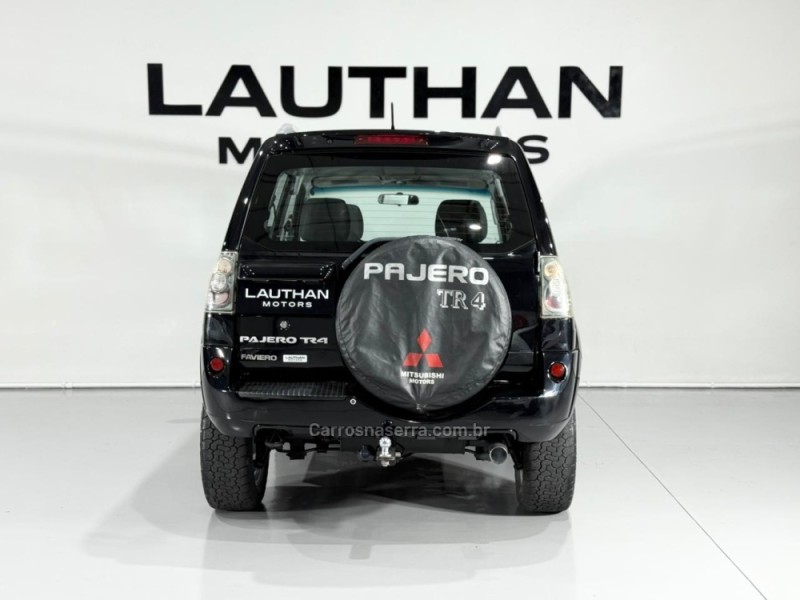 PAJERO TR4 2.0 4X4 16V 140CV FLEX 4P MANUAL - 2011 - NOVO HAMBURGO