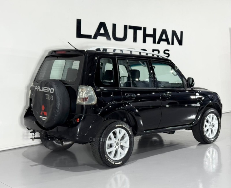 PAJERO TR4 2.0 4X4 16V 140CV FLEX 4P MANUAL - 2011 - NOVO HAMBURGO