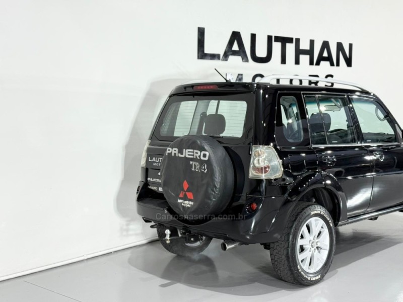 PAJERO TR4 2.0 4X4 16V 140CV FLEX 4P MANUAL - 2011 - NOVO HAMBURGO