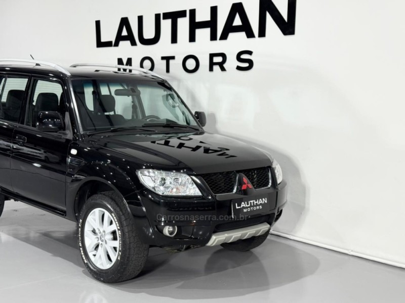 PAJERO TR4 2.0 4X4 16V 140CV FLEX 4P MANUAL - 2011 - NOVO HAMBURGO