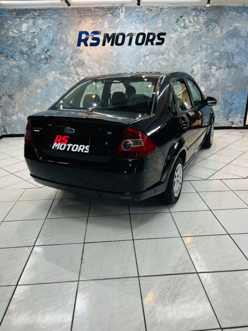 FIESTA 1.6 MPI SEDAN 8V FLEX 4P MANUAL - 2005 - CAXIAS DO SUL