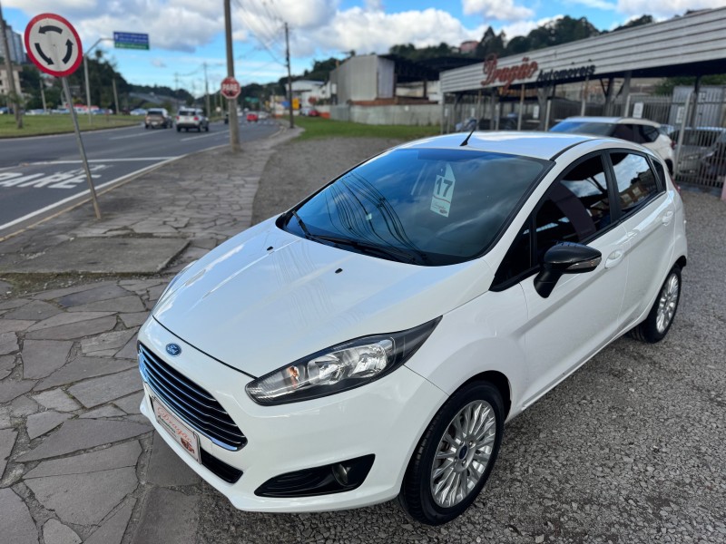 FORD - FIESTA - 2017/2017 - Branca - R$ 54.900,00