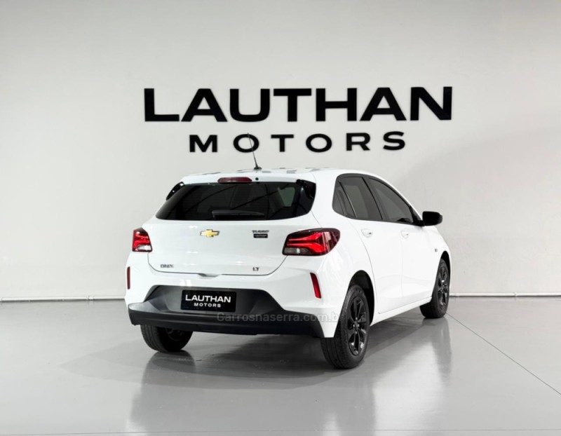ONIX 1.0 LT 12V TURBO FLEX 4P MANUAL - 2023 - NOVO HAMBURGO