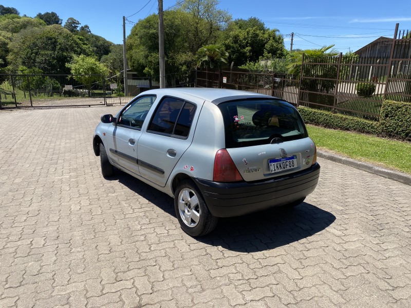 CLIO 1.0 RL 16V GASOLINA 4P MANUAL - 2002 - CAXIAS DO SUL