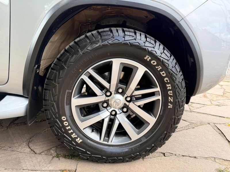 HILUX SW4 2.8 SRX 4X4 7 LUGARES 16V TURBO INTERCOOLER DIESEL 4P AUTOMÁTICO - 2016 - TRêS COROAS