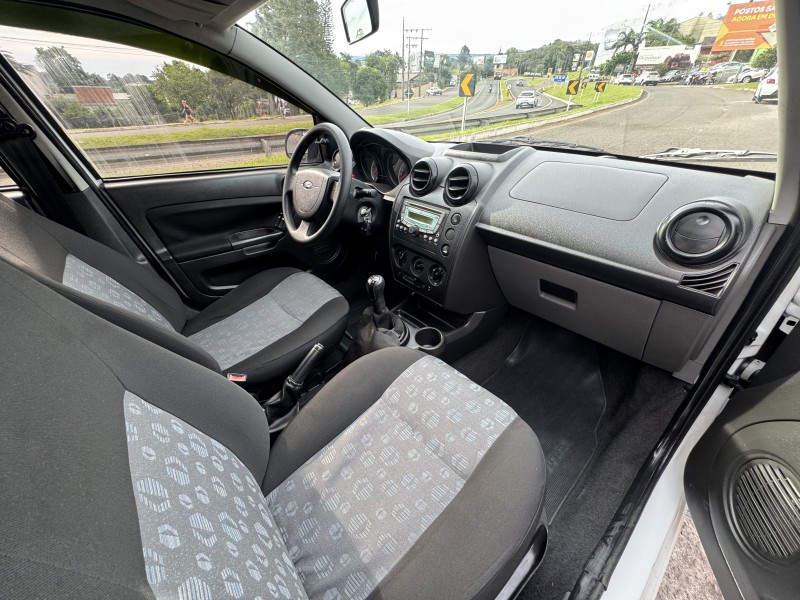 FIESTA 1.0 MPI FIRST HATCH 8V FLEX 4P MANUAL - 2011 - DOIS IRMãOS