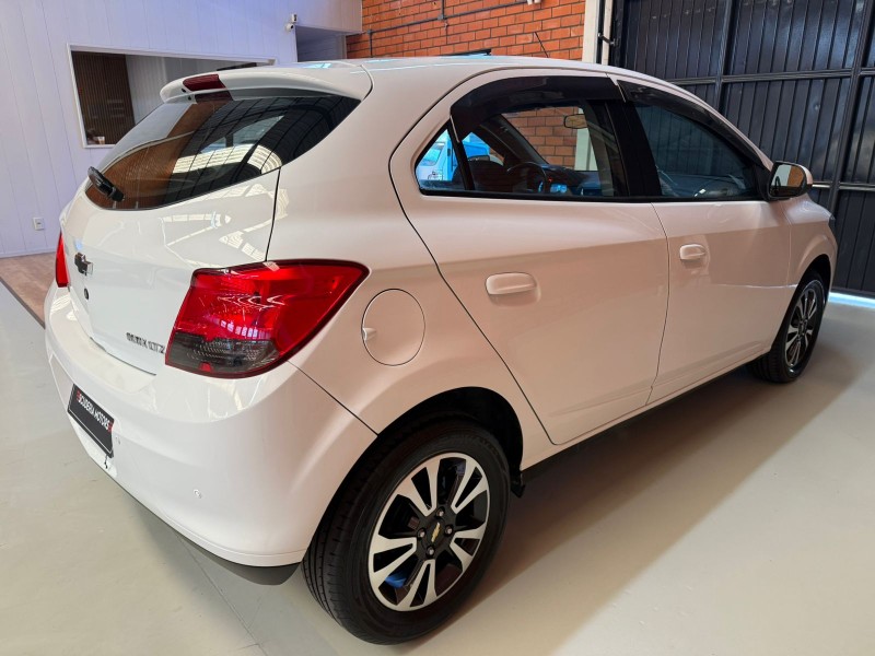 ONIX 1.4 MPFI LTZ 8V FLEX 4P MANUAL - 2014 - BENTO GONçALVES