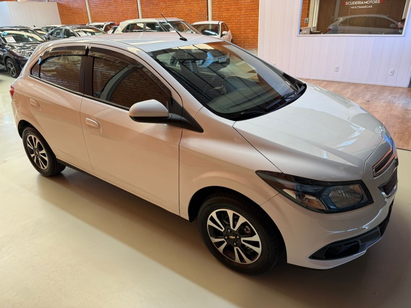 ONIX 1.4 MPFI LTZ 8V FLEX 4P MANUAL - 2014 - BENTO GONçALVES