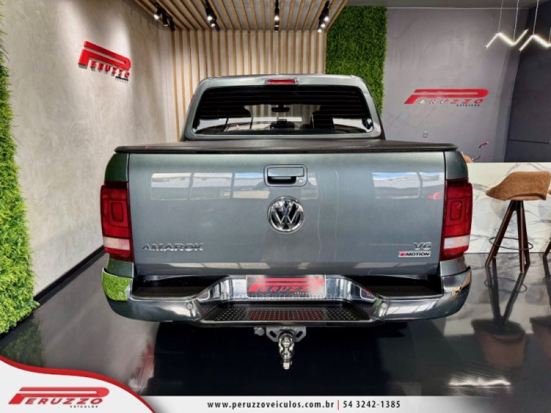 AMAROK 3.0 V6 TDI HIGHLINE CD DIESEL 4MOTION AUTOMÁTICO - 2023 - NOVA PRATA
