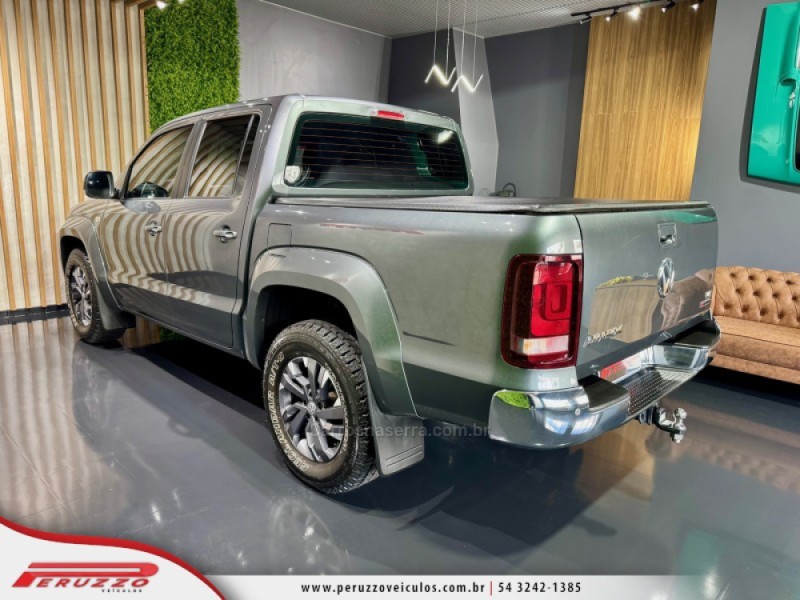AMAROK 3.0 V6 TDI HIGHLINE CD DIESEL 4MOTION AUTOMÁTICO - 2023 - NOVA PRATA