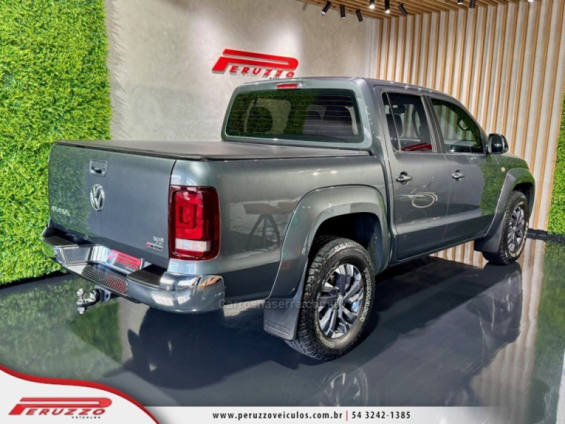 AMAROK 3.0 V6 TDI HIGHLINE CD DIESEL 4MOTION AUTOMÁTICO - 2023 - NOVA PRATA