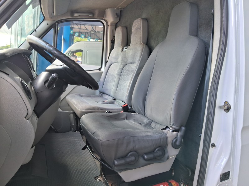 MASTER 2.5 DCI FURGÃO MÉDIO/LONGO TA DIESEL - 2013 - SãO SEBASTIãO DO CAí