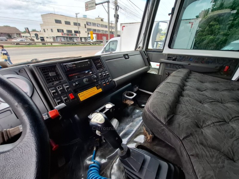 CARGO 1832 E TURBO - 2011 - PORTãO