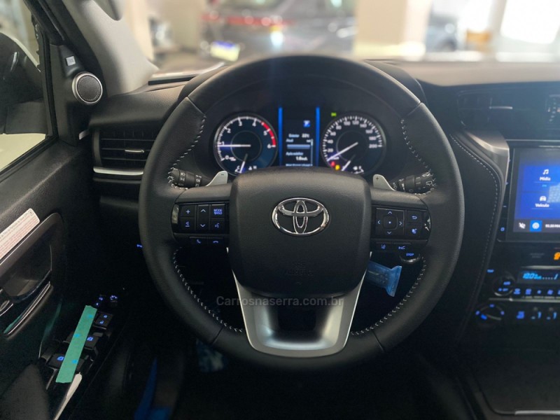 HILUX SW4 2.8 4X4 SRX PLATINUM TURBO DIESEL 4P AUTOMÁTICO - 2025 - FLORES DA CUNHA