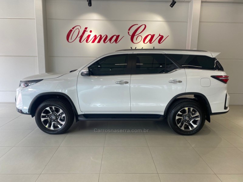 HILUX SW4 2.8 4X4 SRX PLATINUM TURBO DIESEL 4P AUTOMÁTICO - 2025 - FLORES DA CUNHA