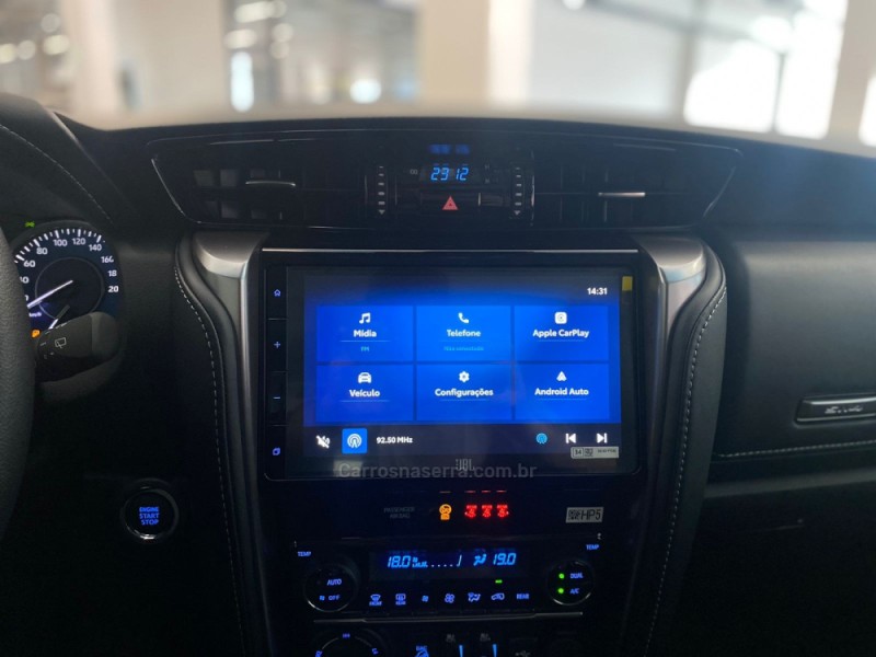 HILUX SW4 2.8 4X4 SRX PLATINUM TURBO DIESEL 4P AUTOMÁTICO - 2025 - FLORES DA CUNHA