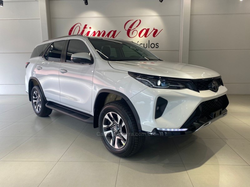 HILUX SW4 2.8 4X4 SRX PLATINUM TURBO DIESEL 4P AUTOMÁTICO - 2025 - FLORES DA CUNHA