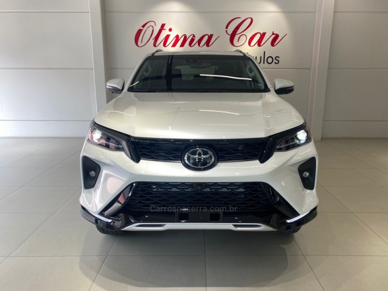 HILUX SW4 2.8 4X4 SRX PLATINUM TURBO DIESEL 4P AUTOMÁTICO - 2025 - FLORES DA CUNHA